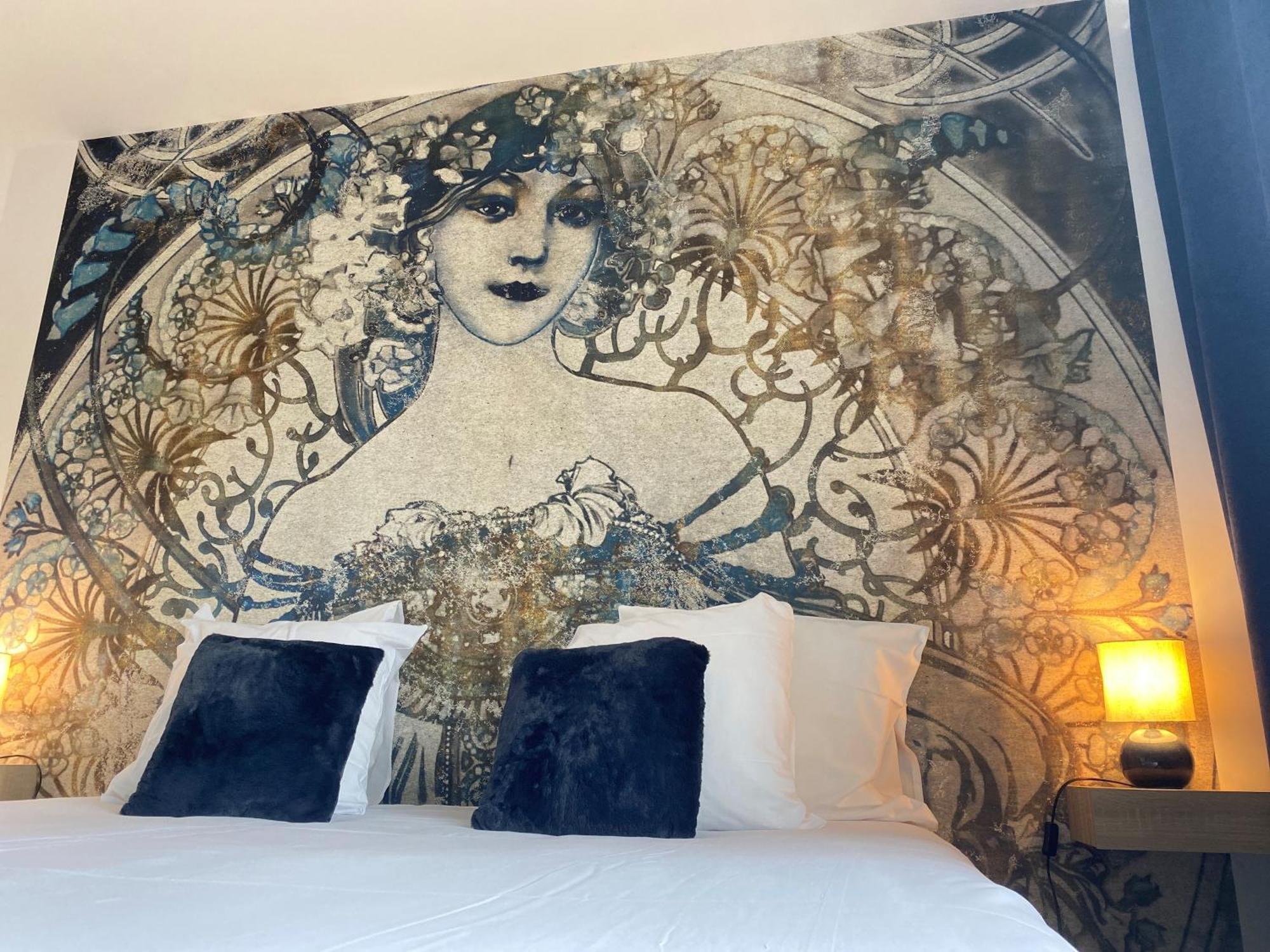 Logis Hotel Medieval, Montelimar Nord Rochemaure Eksteriør billede