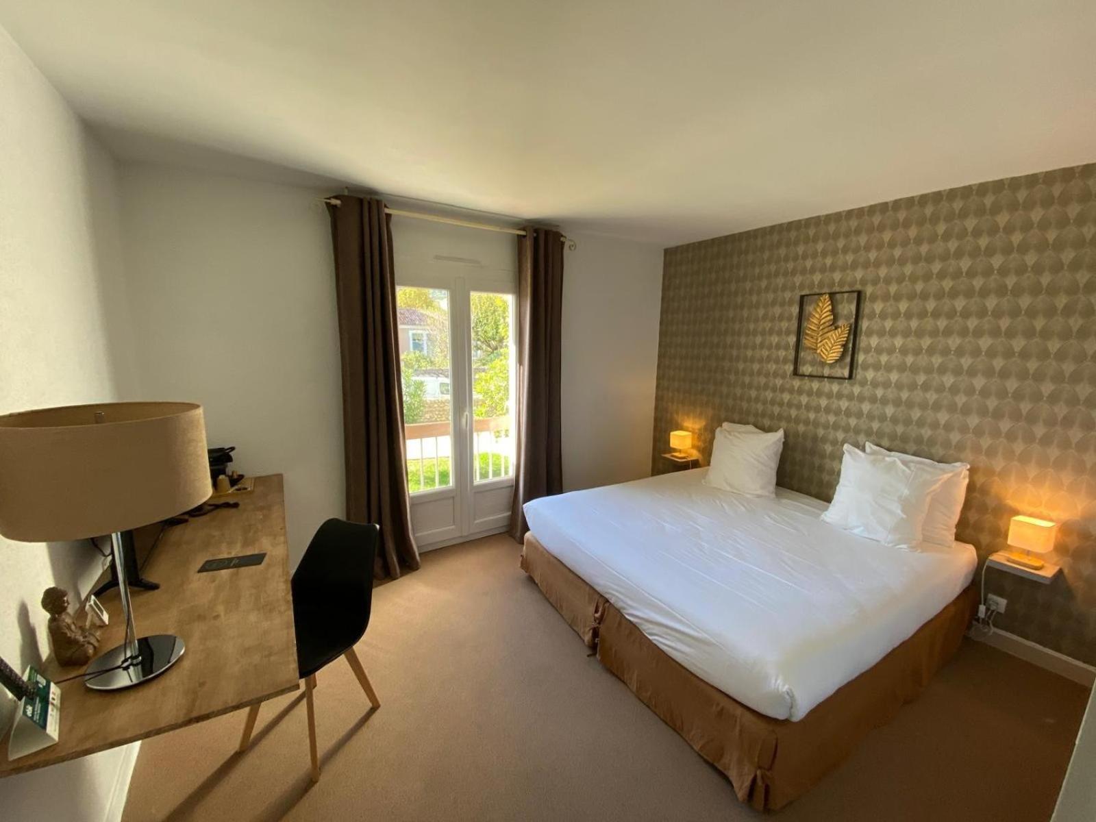 Logis Hotel Medieval, Montelimar Nord Rochemaure Eksteriør billede