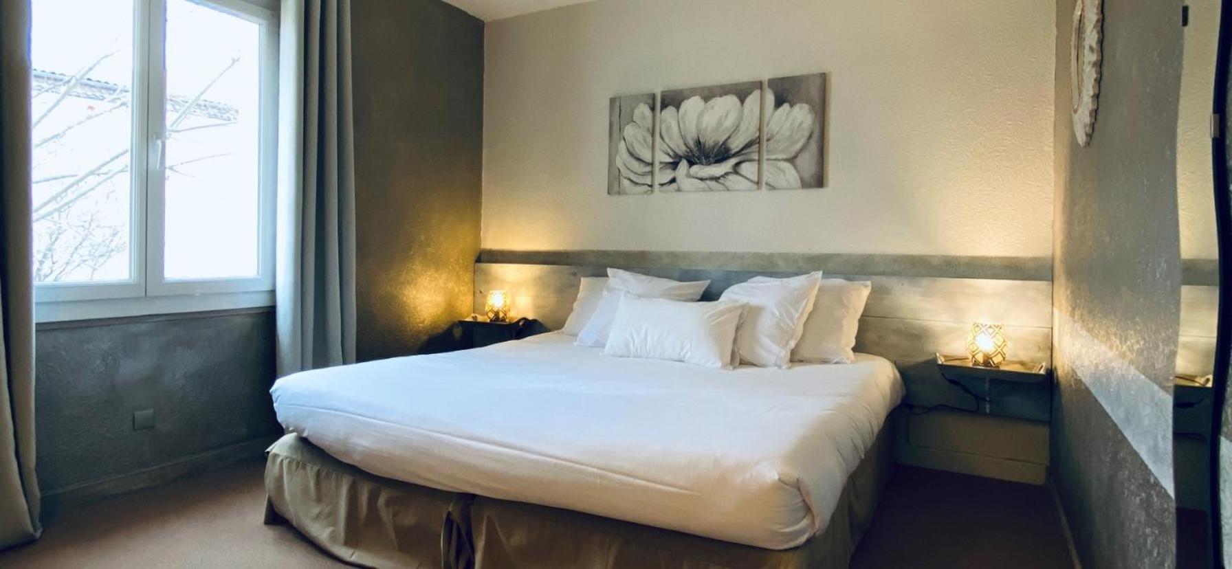 Logis Hotel Medieval, Montelimar Nord Rochemaure Eksteriør billede