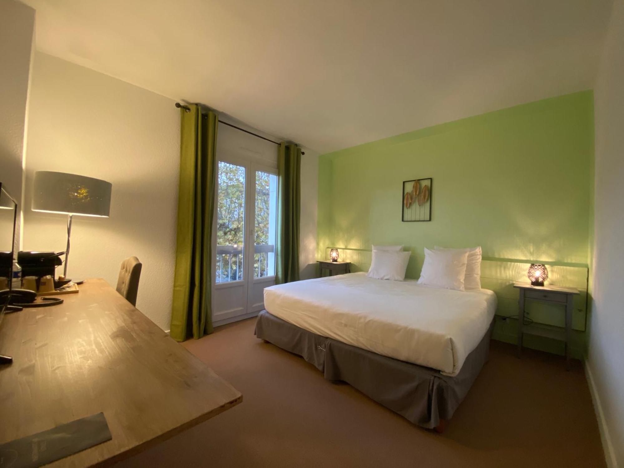 Logis Hotel Medieval, Montelimar Nord Rochemaure Eksteriør billede